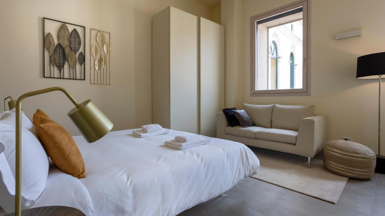 Erik Langer Pedrocchi Suites Padova Exterior photo